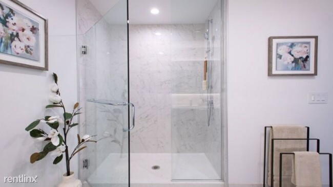 Foto del edificio - 2 br, 2 bath Apartment - 1040 N Wells St