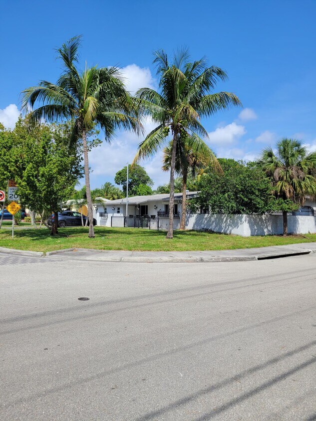 Primary Photo - 101 NW 9th St