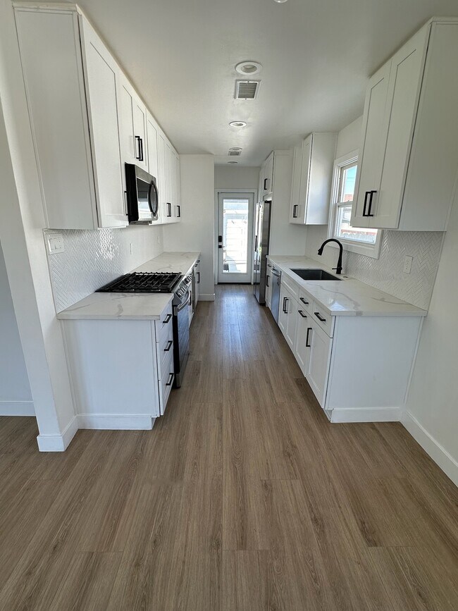 Kitchen - 4923 W 122nd St