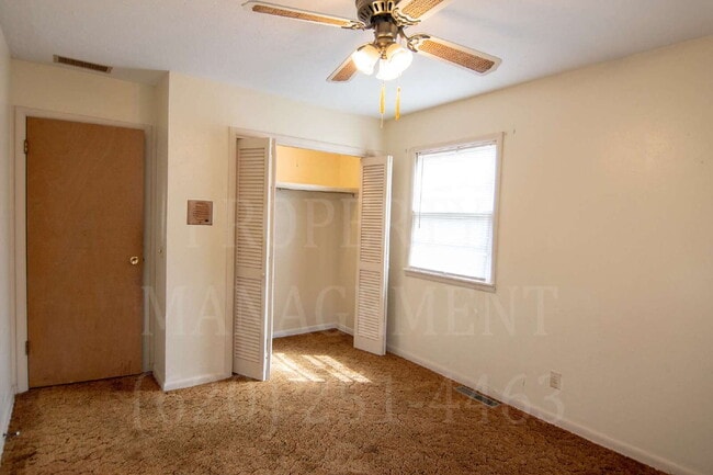 Building Photo - 3 Bedroom 2 Bath