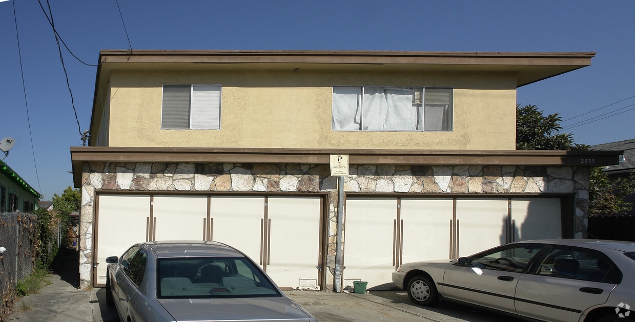 Building Photo - 2535 75th Ave