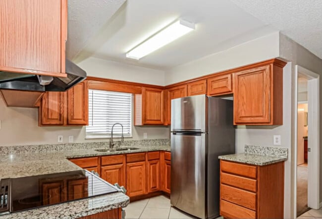 Building Photo - 147 Wildwood Dr