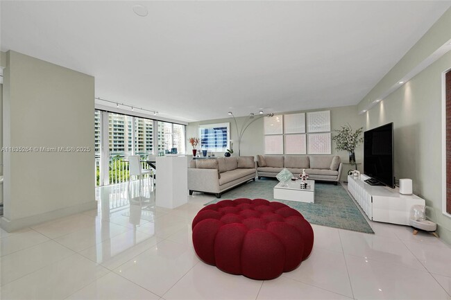 Building Photo - 607 Ocean Dr