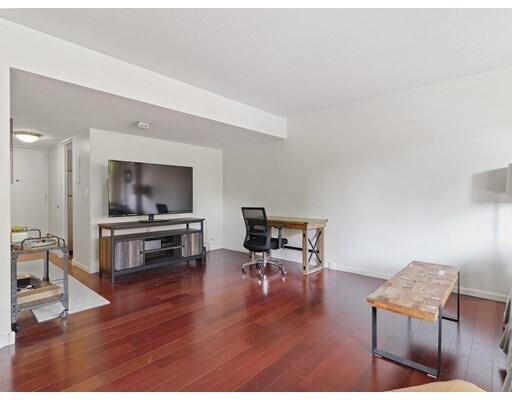 Primary Photo - 330 Beacon St