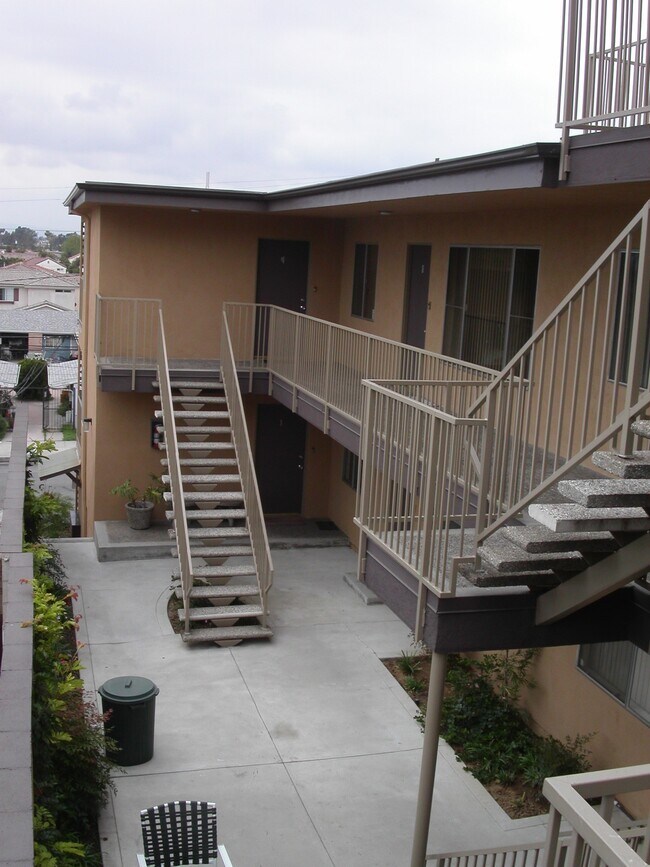 Foto del edificio - 1836 Stanley Ave