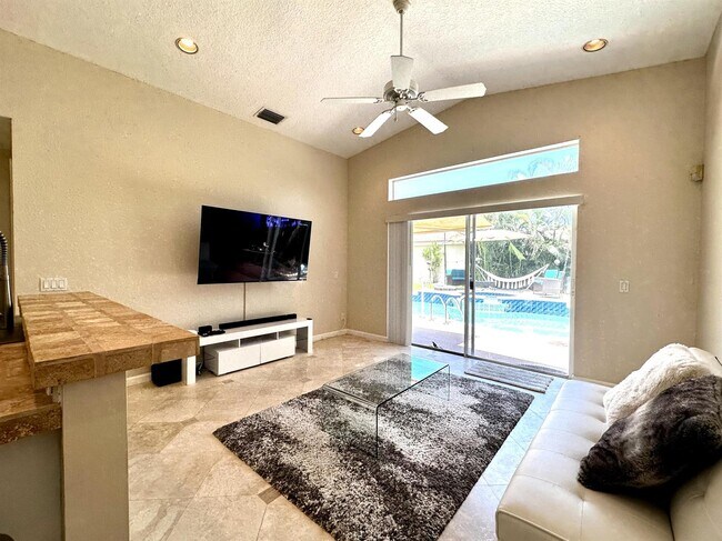 Foto del edificio - 7238 Norwich Ln