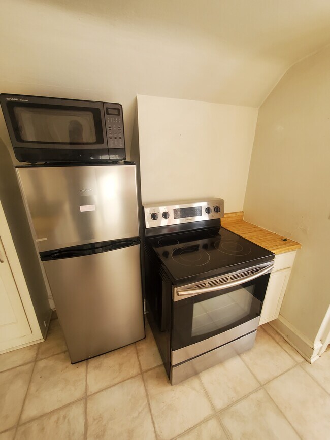 Foto del edificio - Charming 1BED/1BATH South Milwaukee Upper