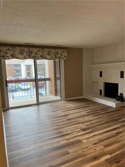 Building Photo - 4003 Governors Square