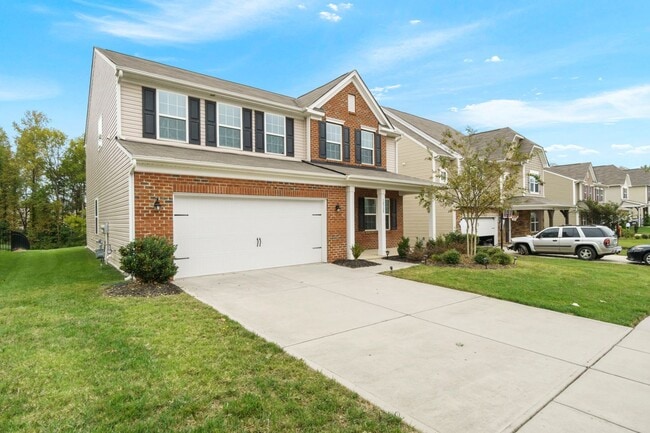 Foto del edificio - Beautiful spacious Home in Berewick community in Steel Creek