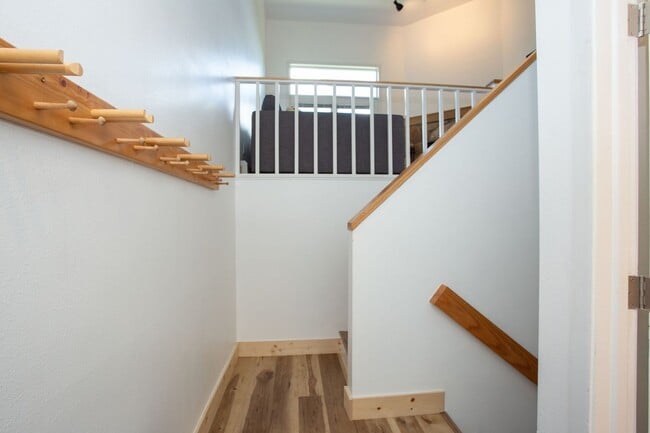 Building Photo - Update furnished One Bedroom One Bathroom ...