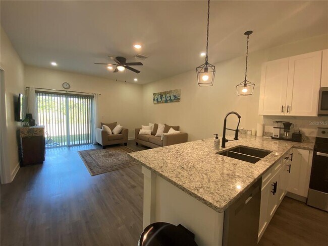 Foto del edificio - 11974 Tetzel Ave