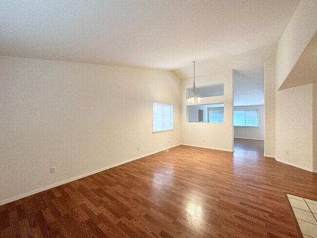 Foto del edificio - BEAUTIFUL 3 BED, 2 BATH SINGLE FAMILY HOME LOCATED IN NW REDMOND!