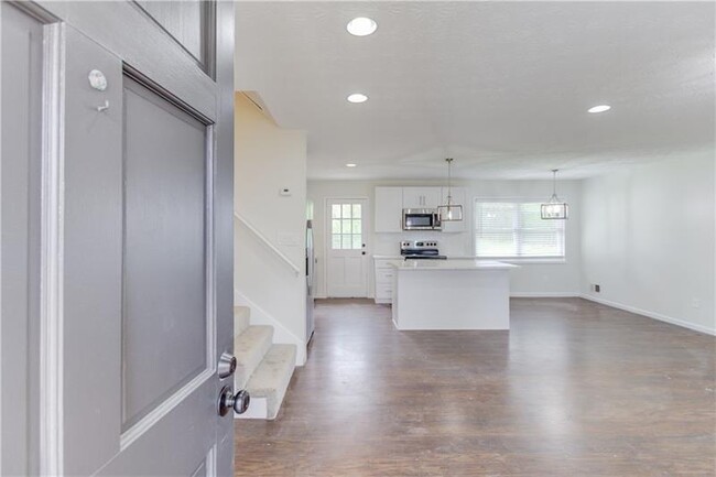 Building Photo - 2705 Sardis Dr