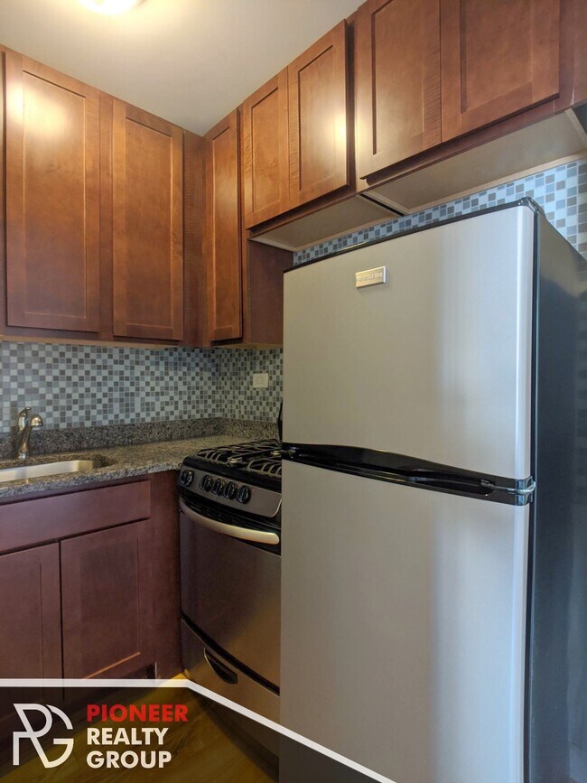 Foto del edificio - 560 W Arlington Pl