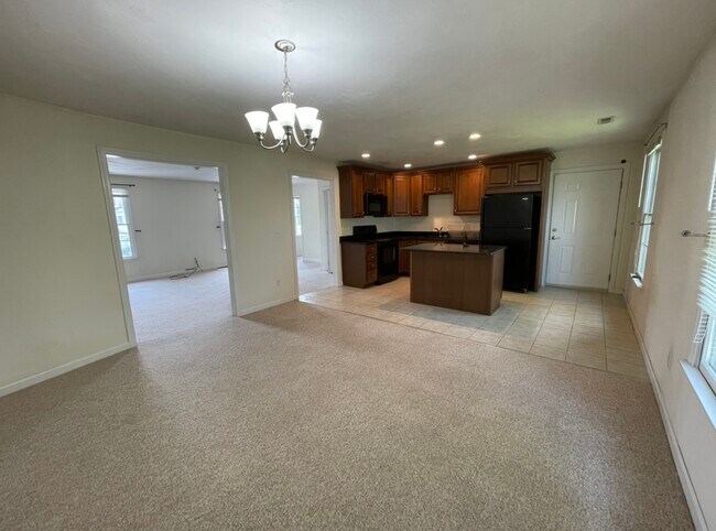 Kitchen - 200 Worcester Ct