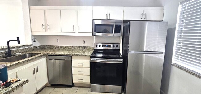 Foto del edificio - 14320 SW 120th Ct