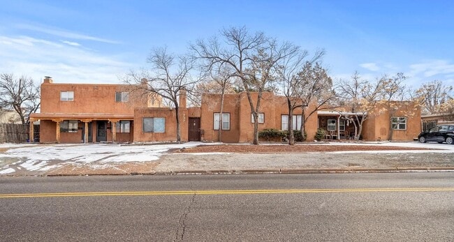 Foto del edificio - 737 Don Diego Ave