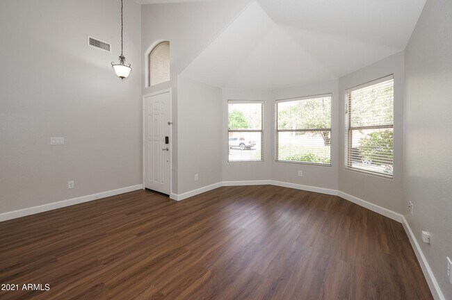 Foto del edificio - 3827 E Monona Dr