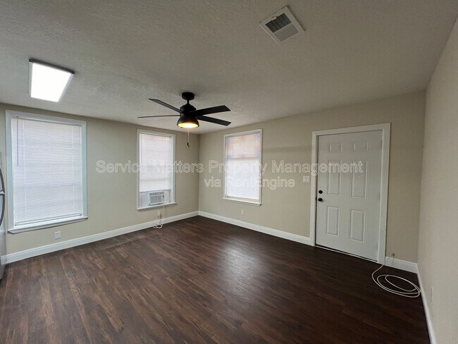 Foto del edificio - 1106 Doctor M.L.K. Jr Dr