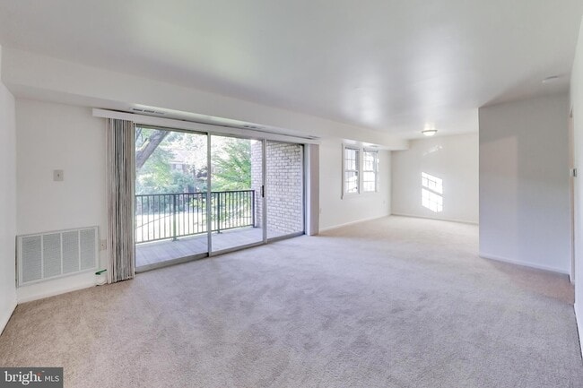 Building Photo - 862 College Pkwy