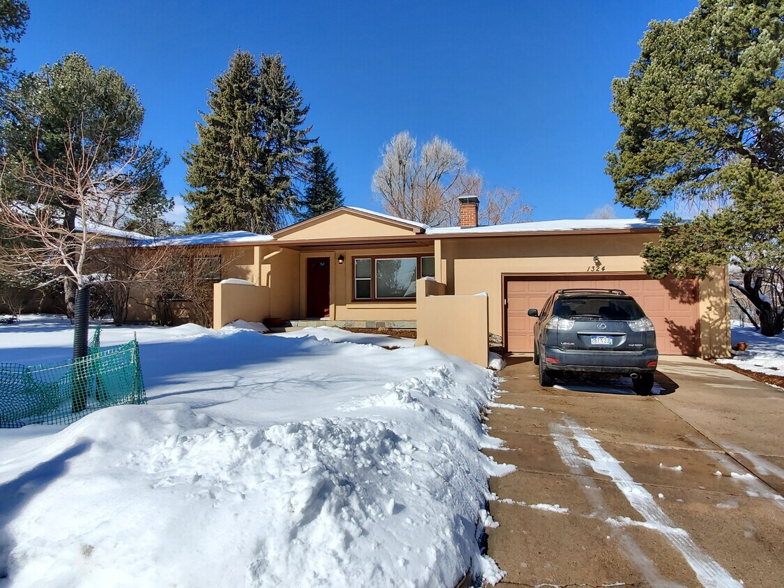 Primary Photo - 1324 La Paloma Way
