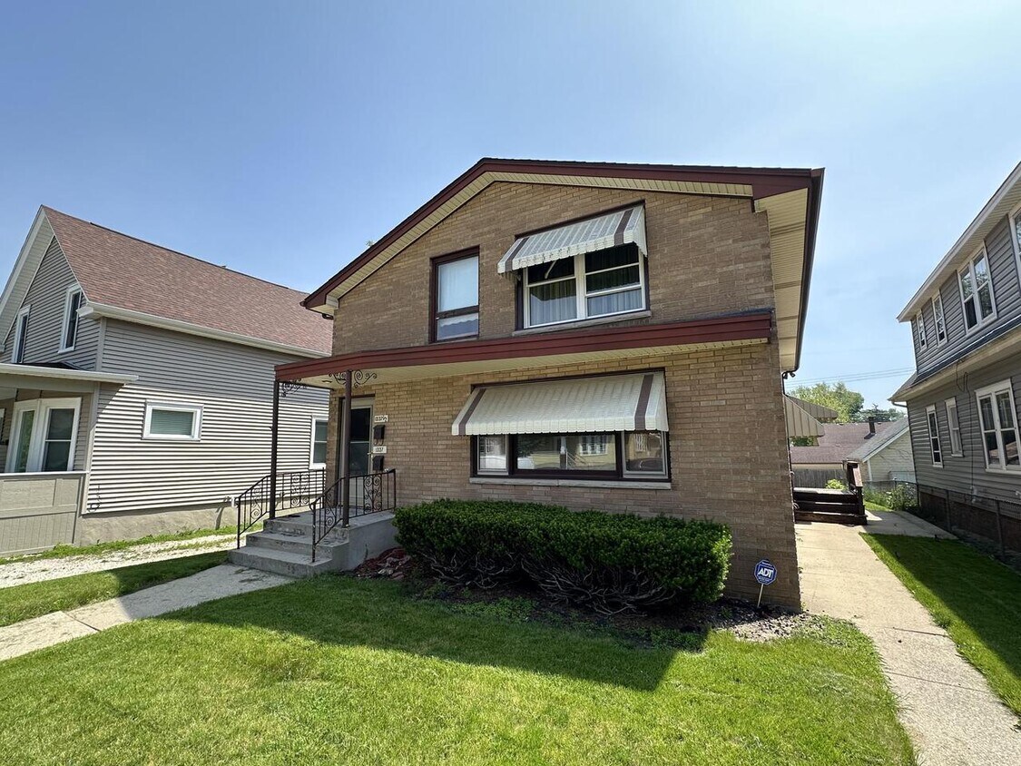 Primary Photo - 1337 Monroe Ave