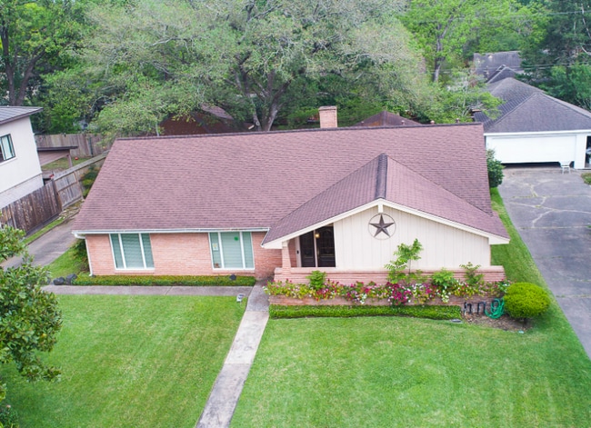 Photo - 614 Bendwood Dr House