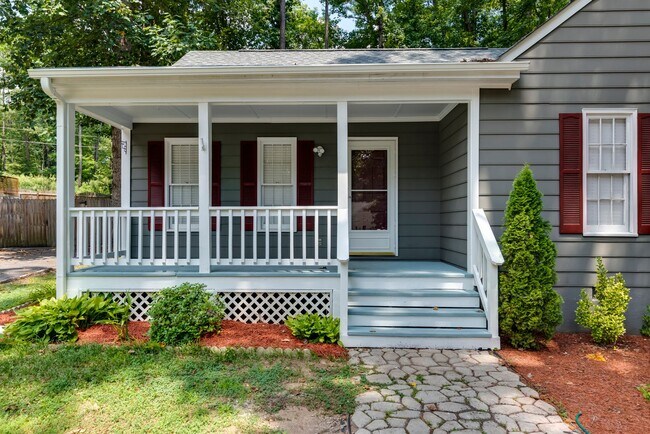 Building Photo - Beautiful, Spacious 3 Bedroom Rancher in M...