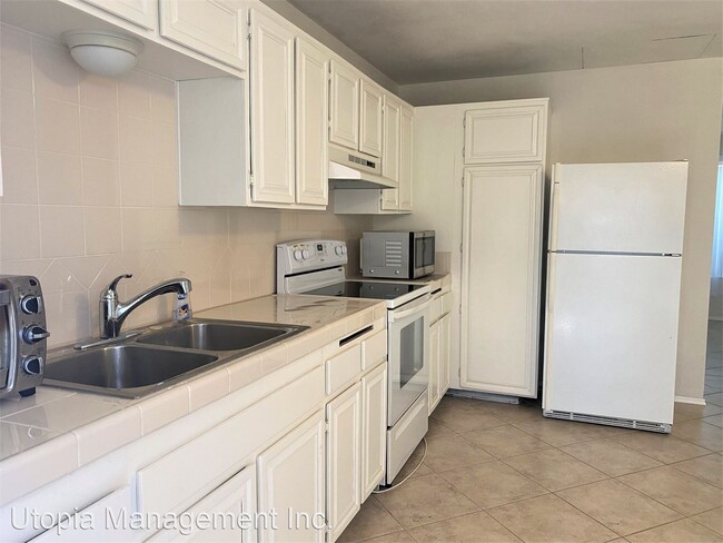 Building Photo - 3 br, 1 bath House - 1585 Mendocino Dr #14