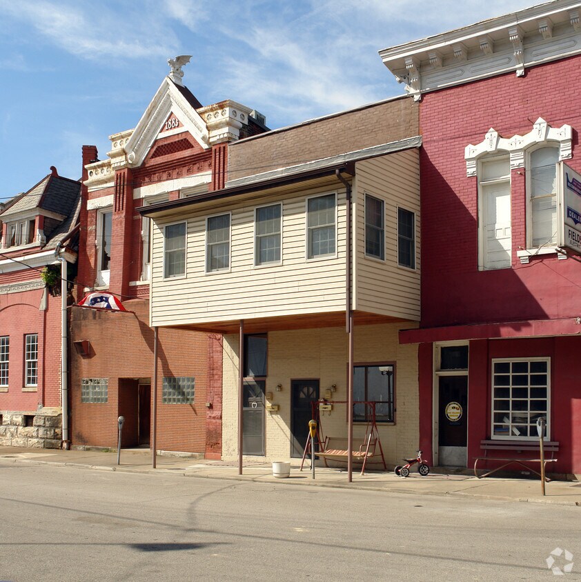 Building Photo - 114 26th St