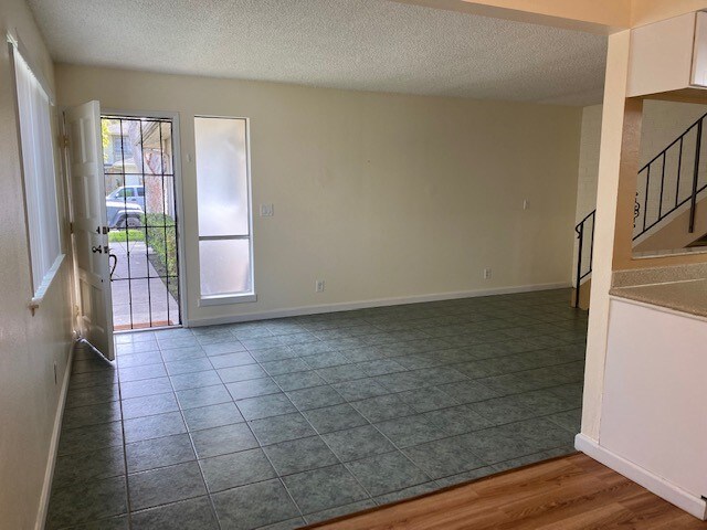 Foto del edificio - 2635 Tiller Ave