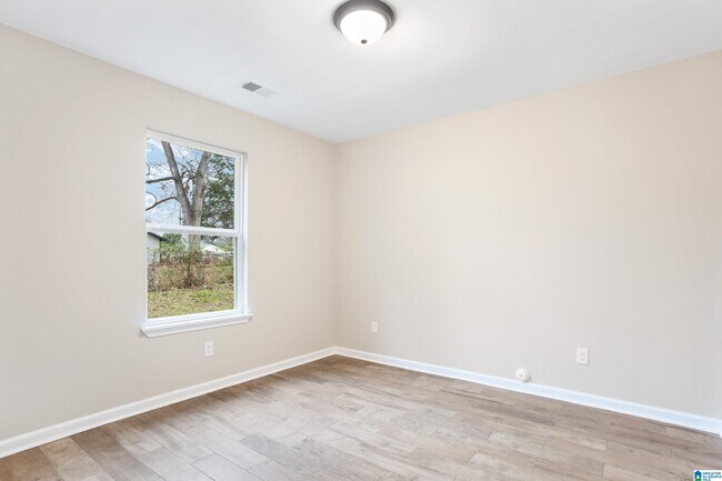 Foto del edificio - 1250 Vivian St SW