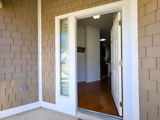 Foto del edificio - For rent 2 bedroom 2 bathroom 1 car garage condominium