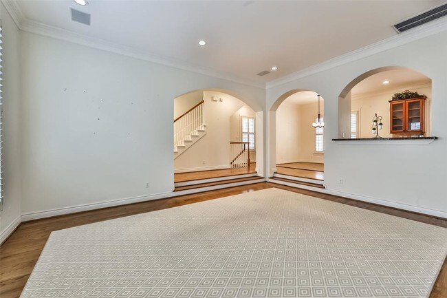 Building Photo - 180 Oak Pl