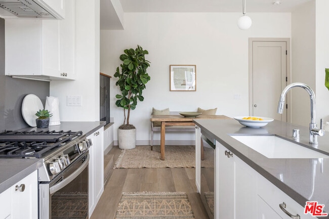 Building Photo - 173 1/2 S Ave 57