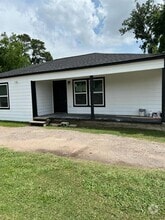 Building Photo - 710 Twin Oaks St