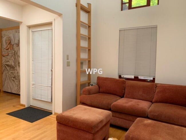 Building Photo - 2513 Alpine Rd