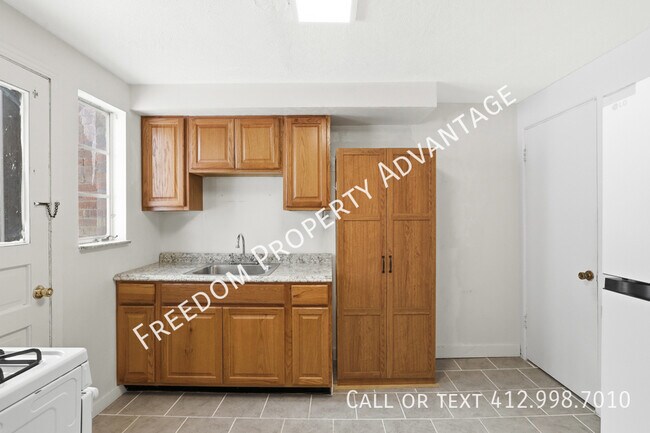 Foto del edificio - 3396 Columbia Dr