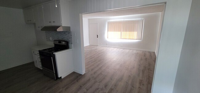 Foto del edificio - 3400 W Del Monte Dr