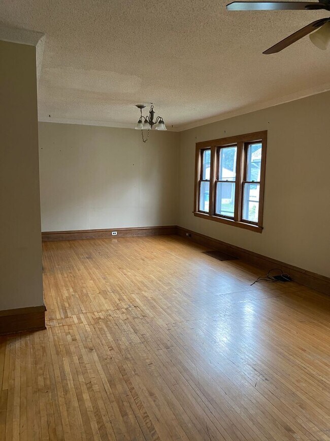 Foto del edificio - Large Como 5 Bedroom- Sept 2025!  Huge Liv...