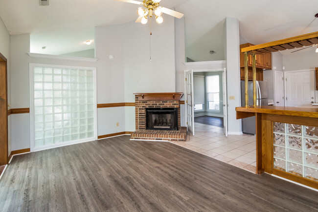 Building Photo - 104 Monsarret Ln