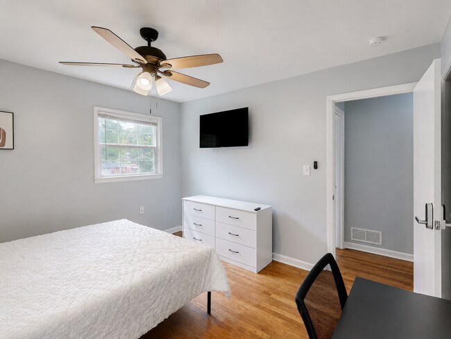 Photo - 1701 Atherton Cir House