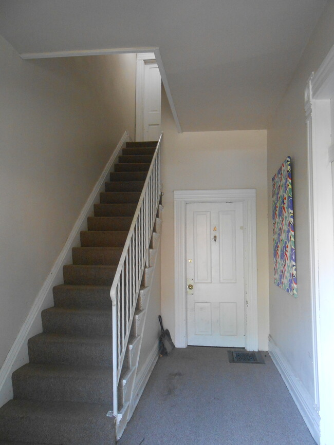 Entrance into lobby - 1362 Highland St