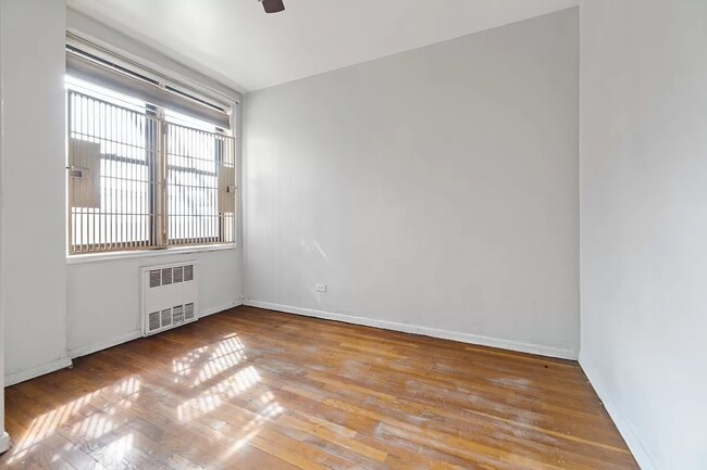 Building Photo - 2550 Independence Ave