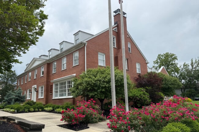 Building Photo - 501 N Russell St - Meal Service included