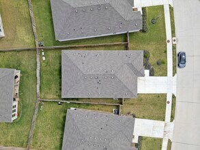 Building Photo - 807 Heaven Dr