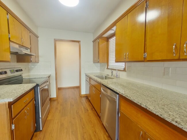 Building Photo - 1856 N Meridian Ave