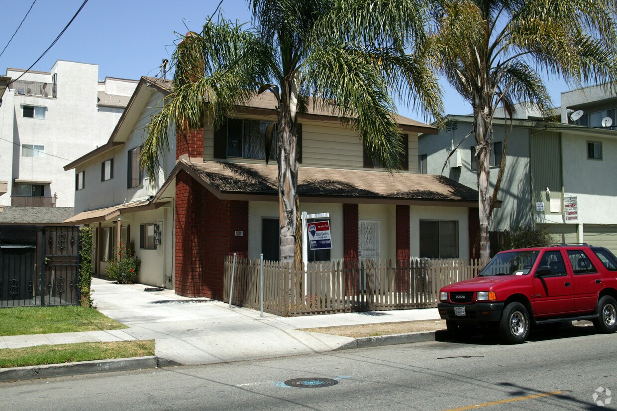 Building Photo - 547 Cherry Ave