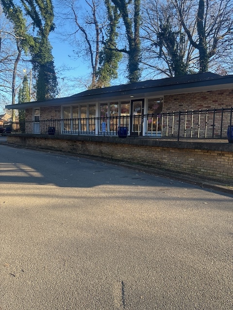 Building Photo - Mendenhall Gardens