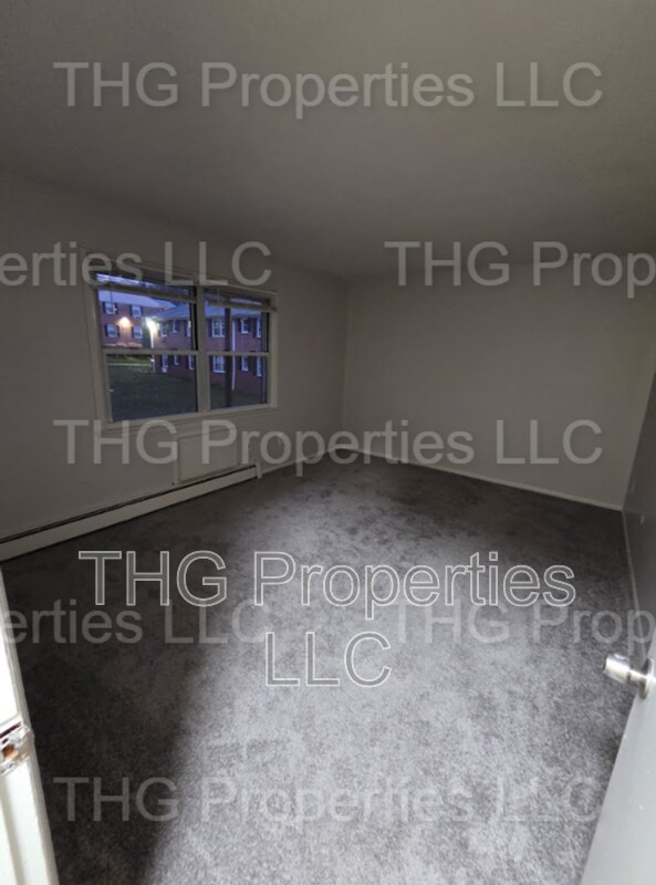 Foto del edificio - 405 Franklin Turnpike